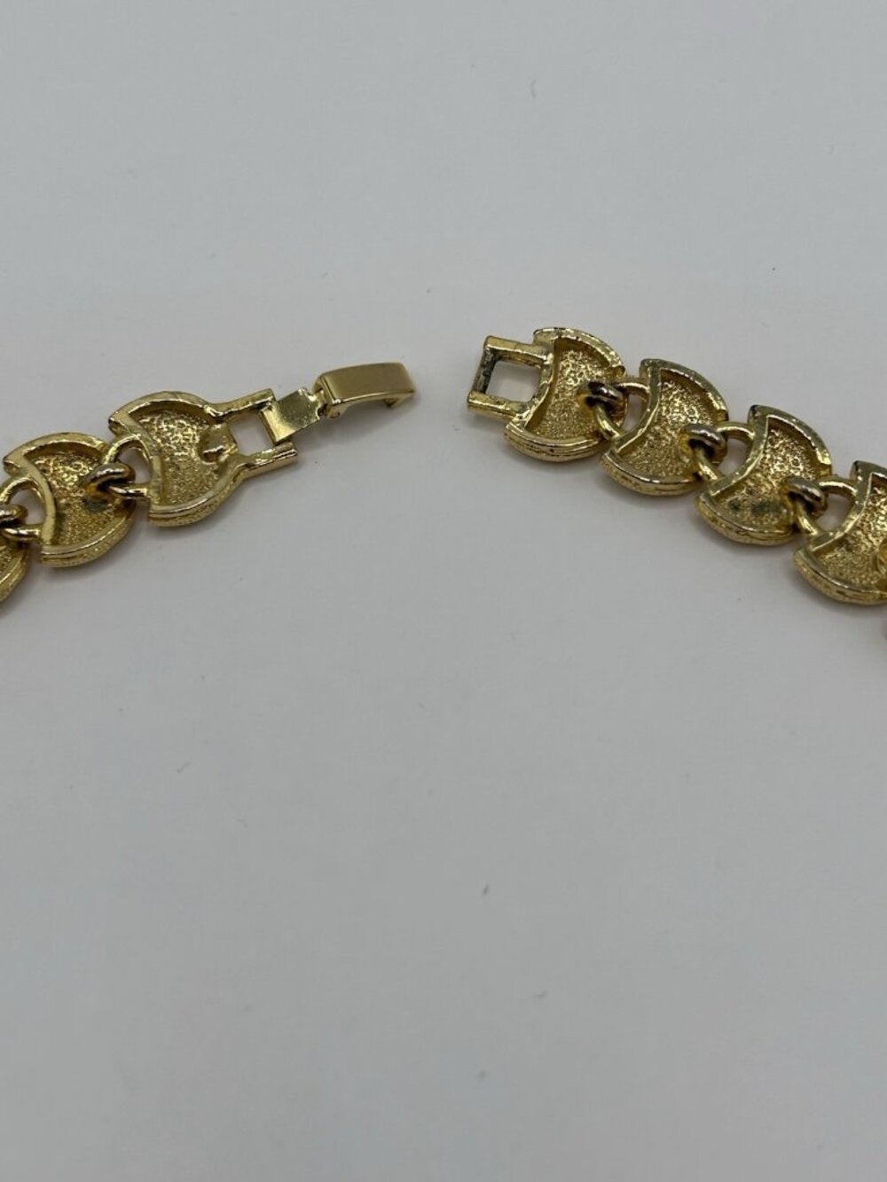 Vintage Necklace Gold Tone Chunky Crescent Link 18” Statement Jewelry Retro MCM - Picture 9 of 13